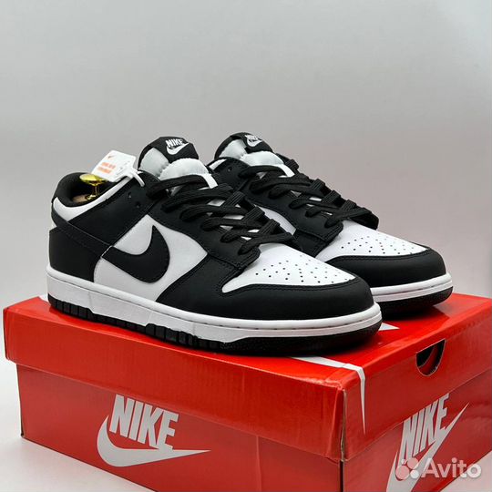 Кроссовки Nike SB Dunk Low 'Black White' Великан