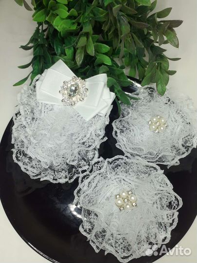 Нарядный галстук-брошь жабо