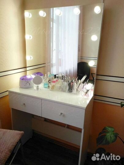 Туалетный стол с подсветкой, гримерное зеркало