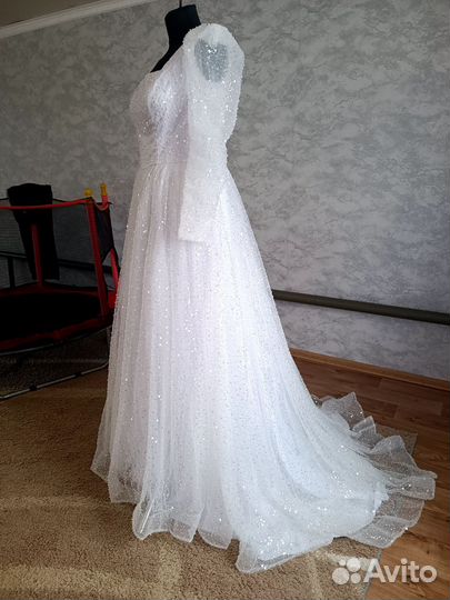 Свадебное платье со шлейфом 46-50