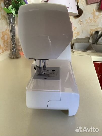 Швейная машина janome