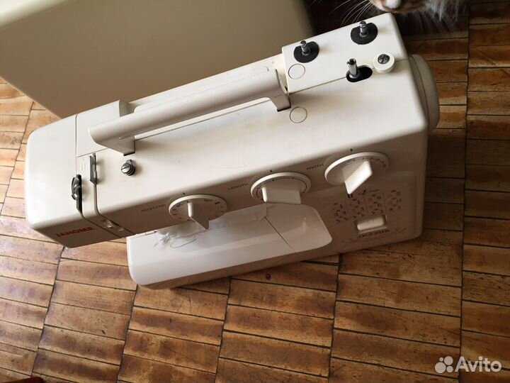 Швейная машинка janome с педалью JK220S