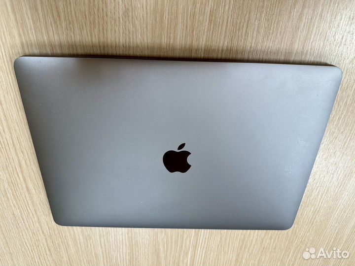 Macbook pro 13 inch 2019 touch bar 2.4GHz, 8/256гб