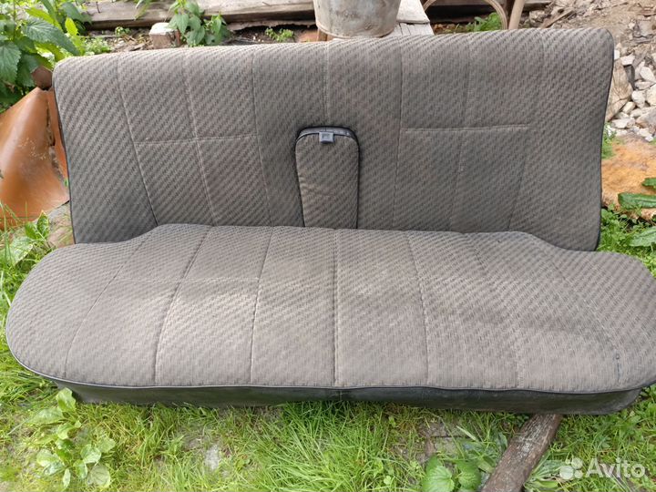 Задние сиденье