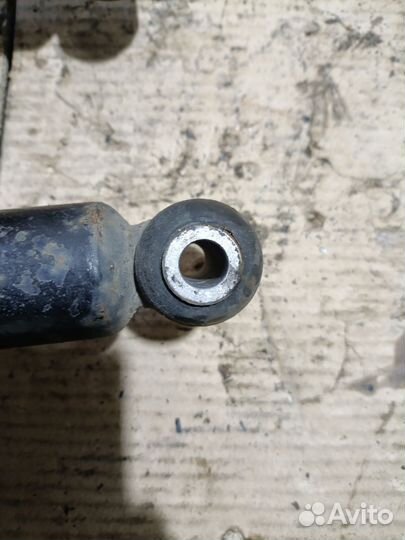 Амортизатор Subaru Forester SH5 задний