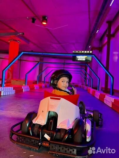 Электро-картинг, катание на закрытой площадке