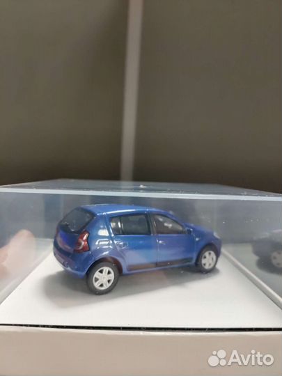 Модель renault sandero 1:43