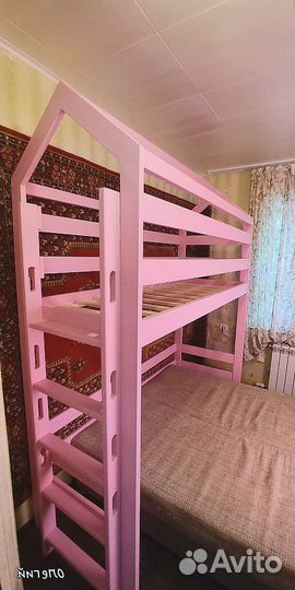 Детская двухъярусная кровать