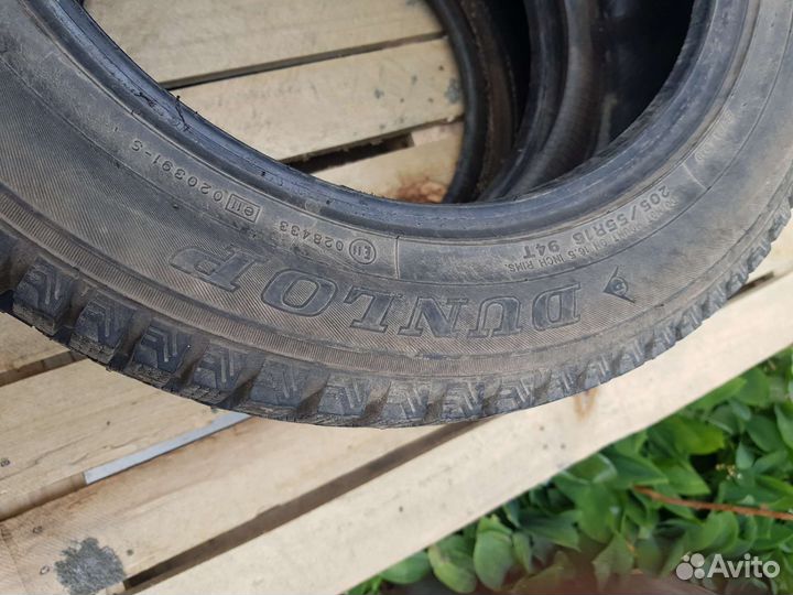 Dunlop SP Winter Ice 01 205/55 R16 94T