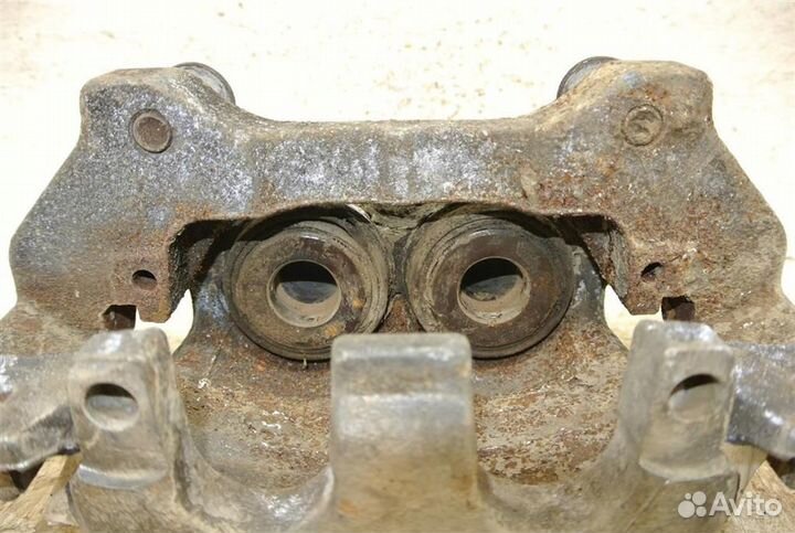 Суппорт передний правый Jeep Grand Cherokee WK2 2