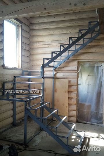 Лестницы на второй этаж металлическая № 468