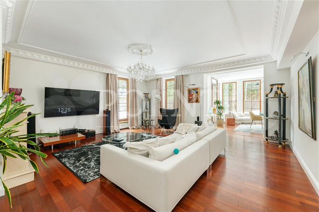 Дом 407 м² на участке 13 сот.