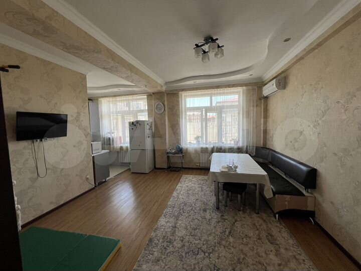 2-к. квартира, 76 м², 9/10 эт.