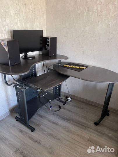 Компьютерный стол