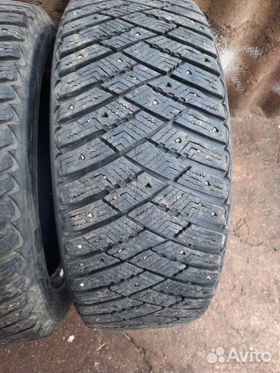 Goodyear Ultragrip Ice Arctic 215/55 R17
