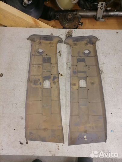 Обшивка средней стойки Nissan Terrano 2