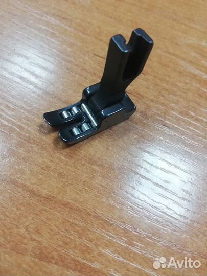 Лапка для швейной машинки роликовая JZ R141