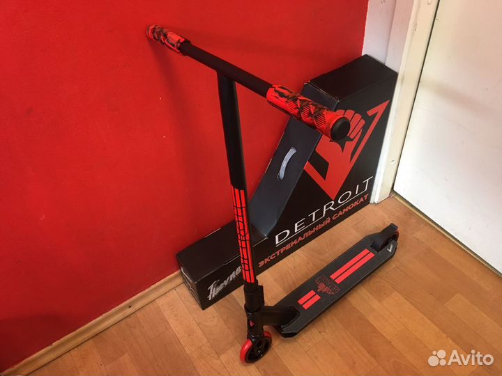 Трюковой самокат Haevner Detroit черно-красный