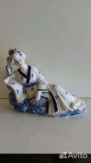 Статуэтка фарфор антиквариат