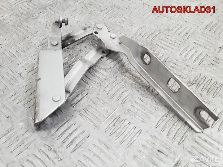 Петля капота левая Volkswagen Golf 5 1K0823301C