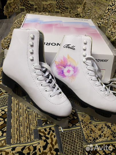 Коньки фигурные женские 39 размер