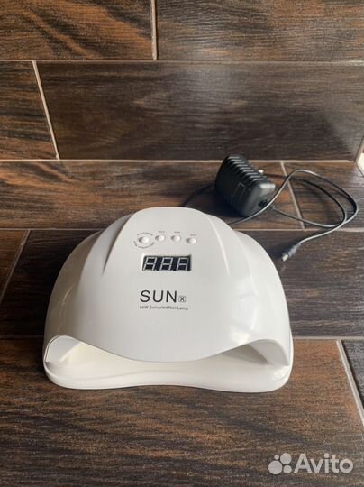 Маникюрная лампа