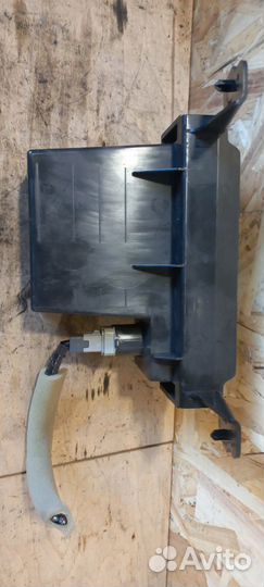 Ящик передней консоли Navara D40