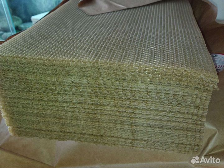 Вощина. За один лист. Размер 26см на 41см