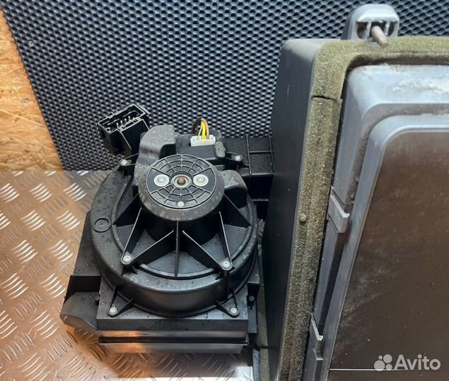 Холодильник BMW 7 E65 E66