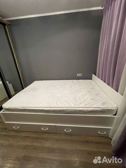 Кровать с матрасом