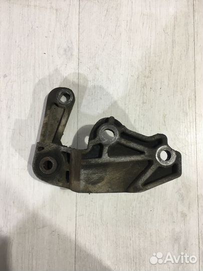 Кронштейн опоры кпп mazda 3 BK 2.0 мт седан