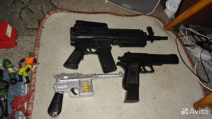 Игрушечные пистолеты