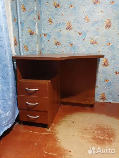 Письменный стол