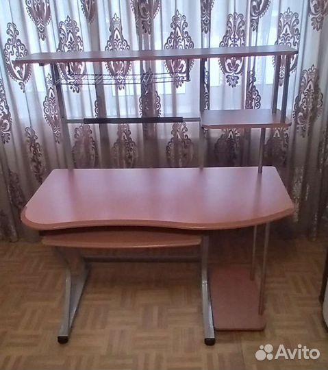 Компьютерный стол