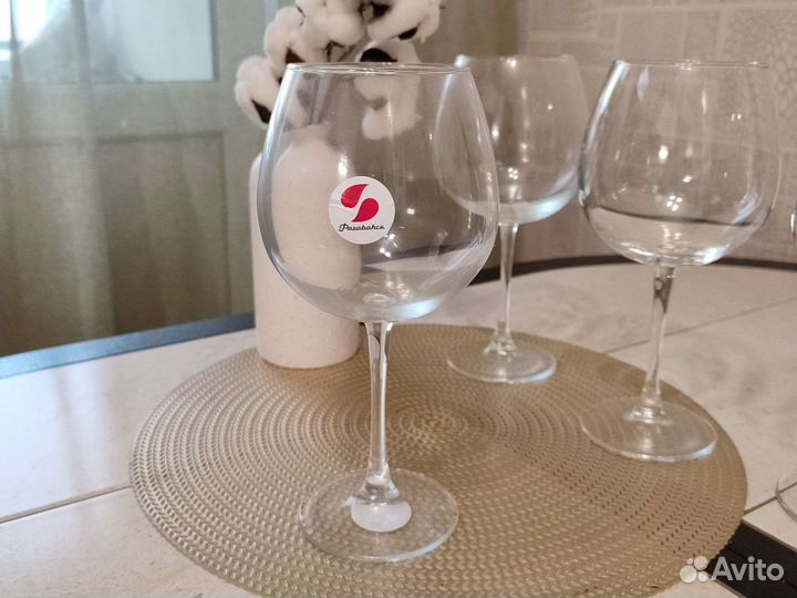 Бокалы для вина новые