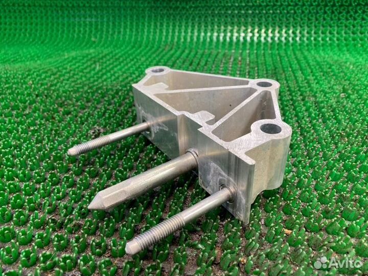 Кронштейн усилителя торпедо передний правый