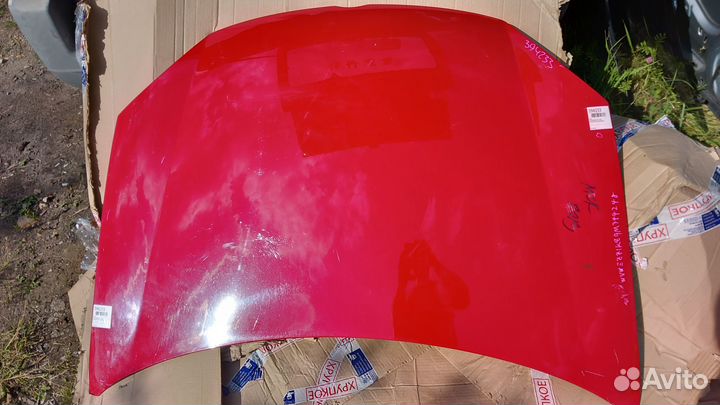 Volkswagen Golf 5 03-09г Jetta 05-11 капот красный