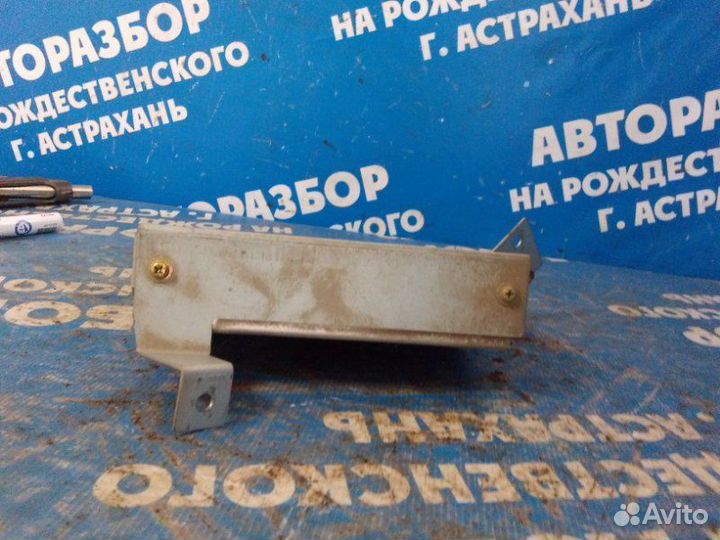 Блок электронный. Nissan Bassara универсал YD22