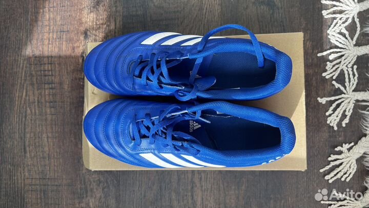 Футбольные бутсы