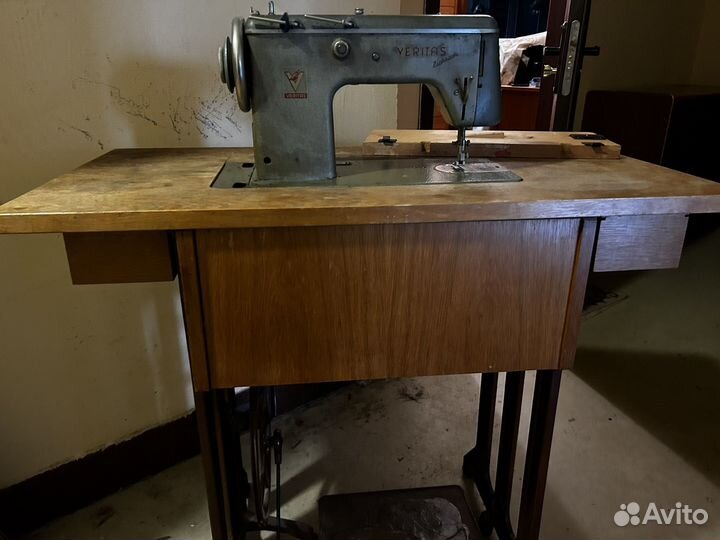 Швейная машинка ножная Veritas