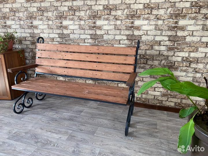 Садовая ажурная скамейка