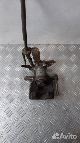 Суппорт тормозной задний правый Toyota Avensis