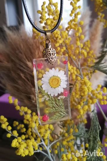 Подвеска из эпоксидной смолы среднего размера