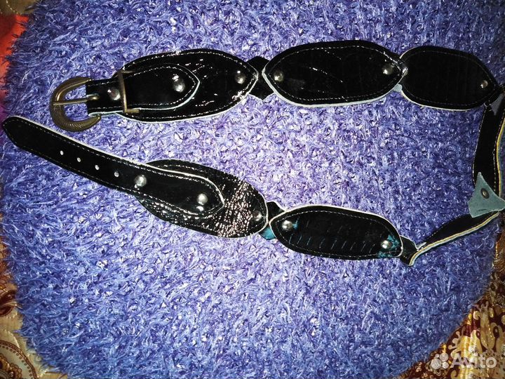 Ремни на пряжках разные