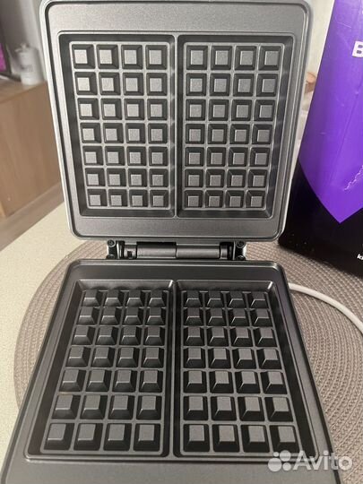 Вафельница для бельгийских вафель Kitfort KT-1646