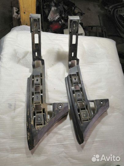 Крепление бампера заднее Volkswagen Touran 1 2004