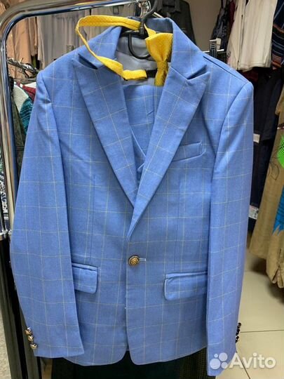 Костюм (пиджак, жилетка, брюки)