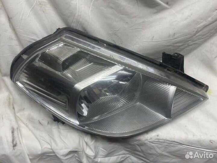 Фары передняя правая без креплений Nissan Tiida C1