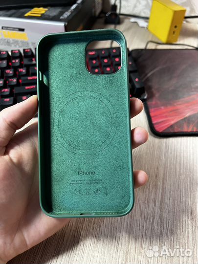Чехлы iPhone 13