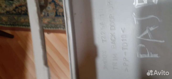 Mitsubishi pajero 4 обшивка крышки багажника